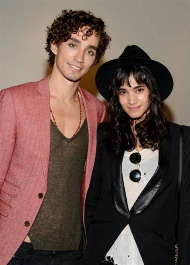 Exploring Robert Sheehan's Love Life: Who is His Girlfriend?
